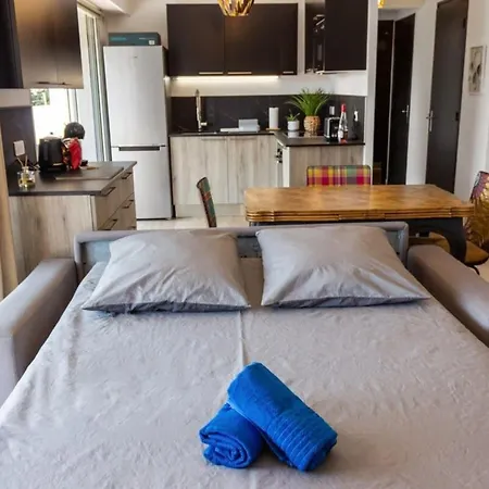 Le Mimosa - Calm - Spacious - 200m From The Sea - Parking 아파트